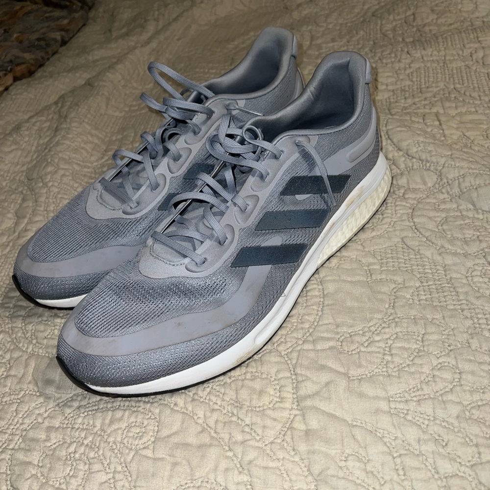 Adidas tennis shoe never worn